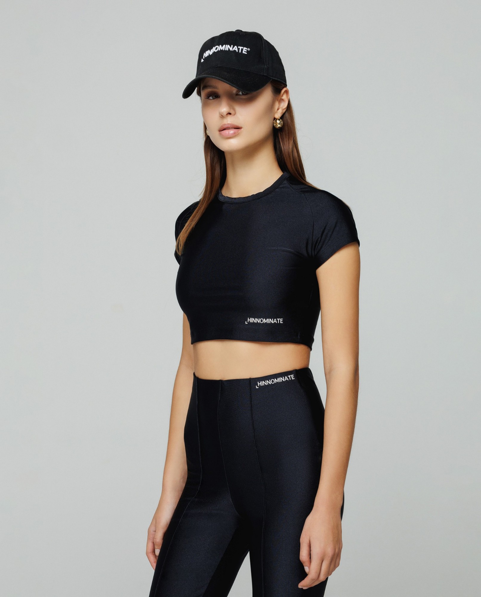 Top raglan in lycra lucida a mezza manica • Nero