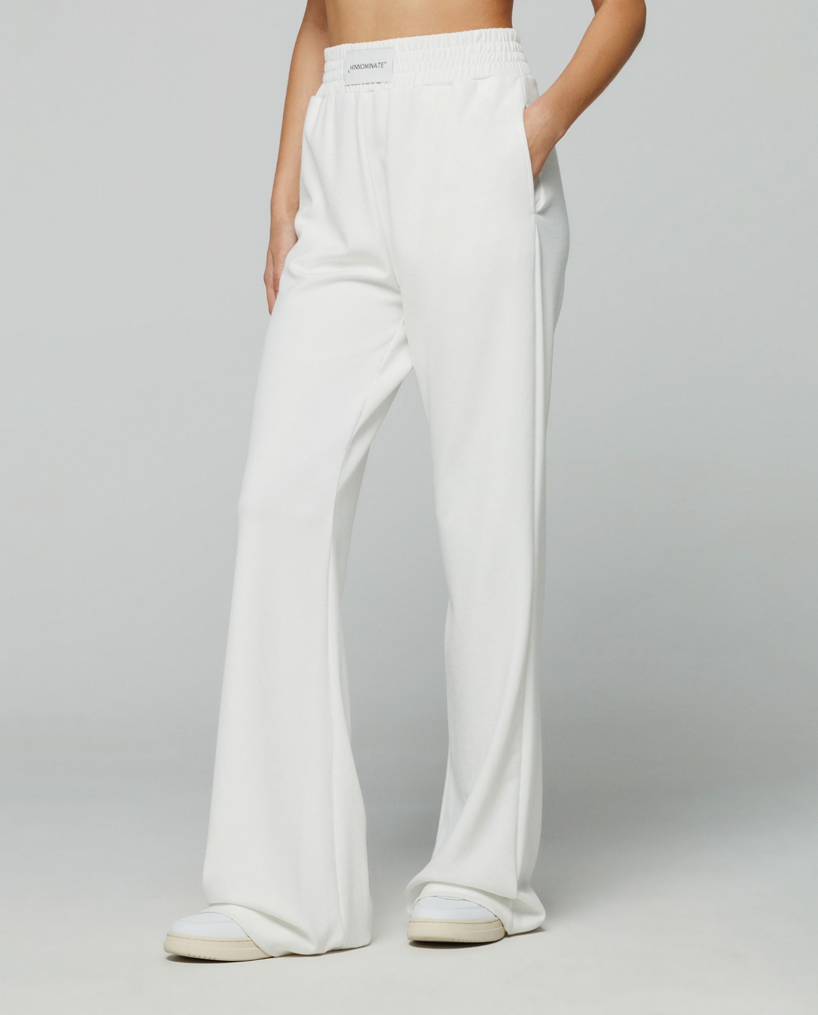 Pantalone in modal dritto con cinto alto • Off white