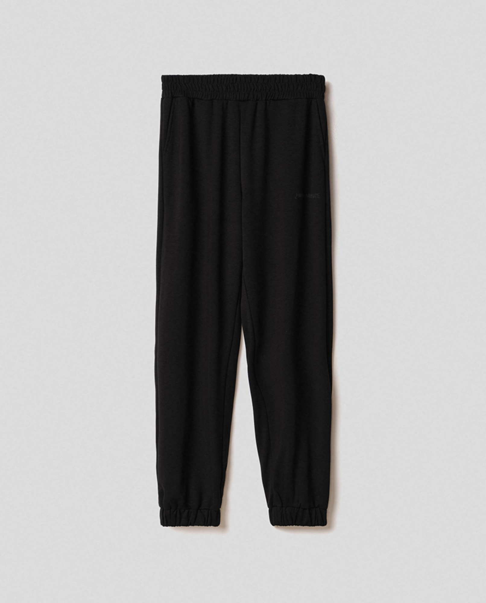 Pantalone in modal basico con elastico al fondo • Nero