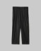 Pantalone Fit Morbido Con Pieghe Sul Davanti • Nero