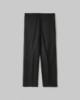 Pantalone Fit Morbido Con Pieghe Sul Davanti • Nero
