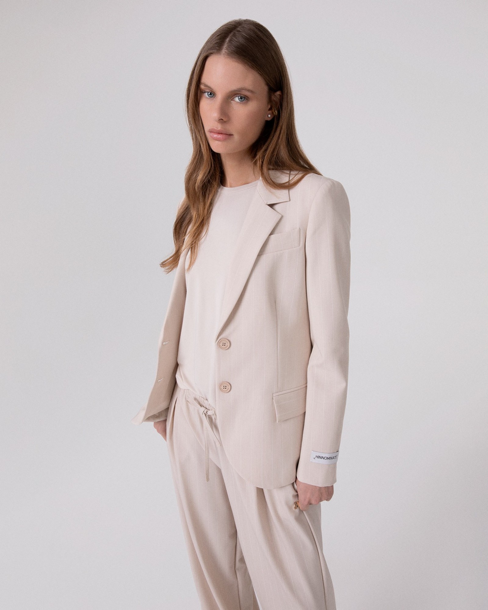 Giacca Gessata Doppiopetto Con Spalline • Beige