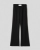 Immagine di PANTALONE IN MODAL A ZAMPETTA CON CINTO ALTO CON ETICHETTA SUL DAVANTI